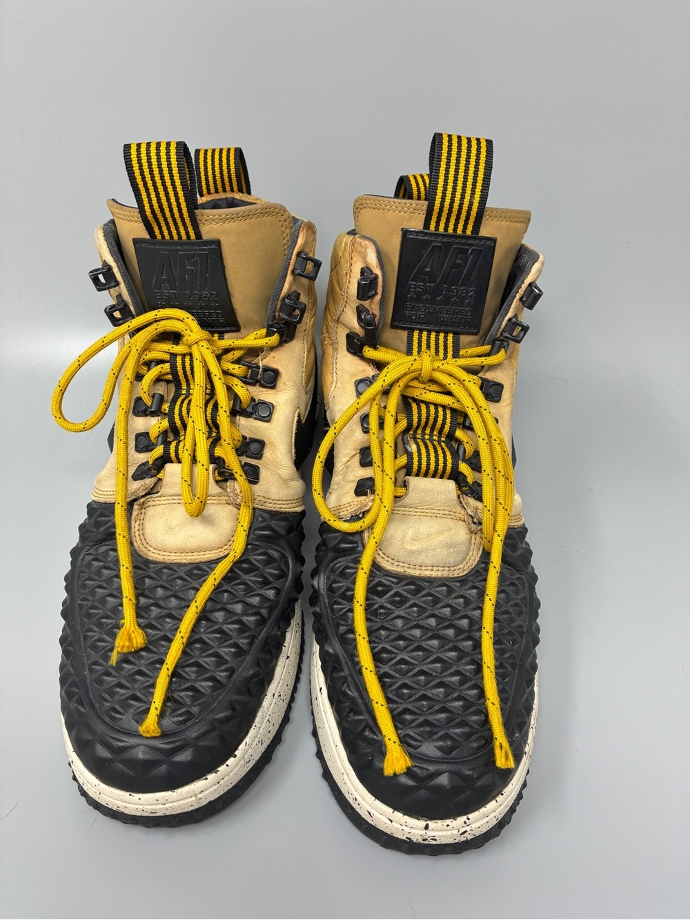 Nike ACG Watershield Hiking Boots Men’s 10 Tan Black Yellow Trail Gorpcore